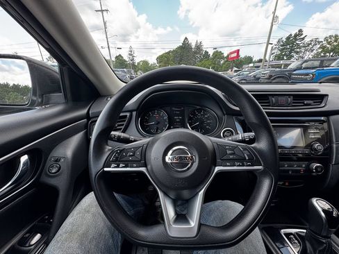 Used 2017 Nissan Rogue AWD image 13