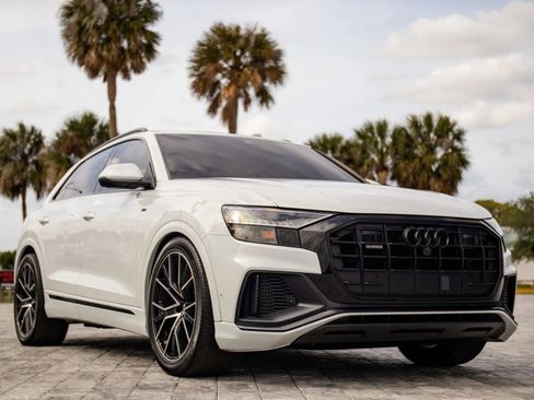 Used 2020 Audi Q8 Prestige w/ Prestige Package AWD/4WD image 2