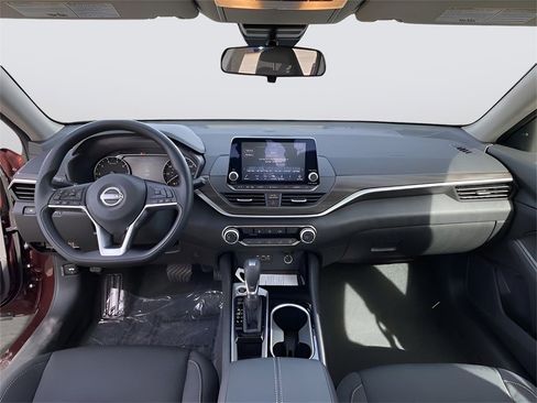 Used 2024 Nissan Altima 2.5 SV image 16