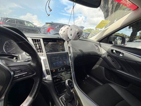 Used 2020 INFINITI Q50 Luxe w/ Essential Package (3.0T Luxe) AWD/4WD image 18