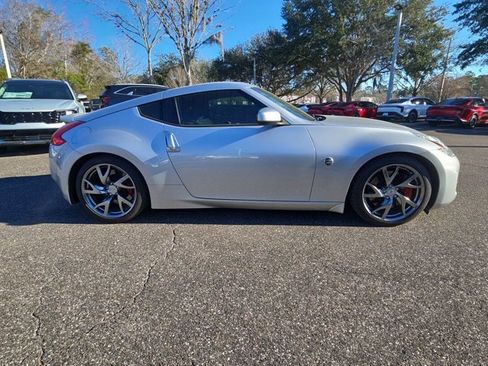 Used 2017 Nissan 370Z Sport Tech image 2