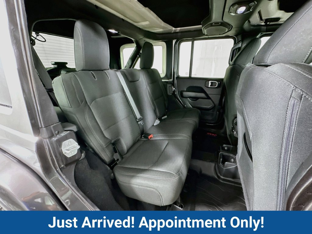 Used 2018 Jeep Wrangler Unlimited Sahara AWD/4WD image 32