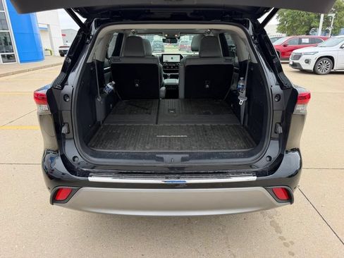 Used 2023 Toyota Highlander Platinum AWD/4WD image 4