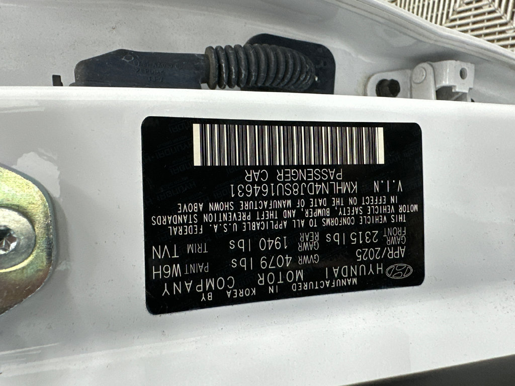 Used 2025 Hyundai Elantra Limited FWD image 34