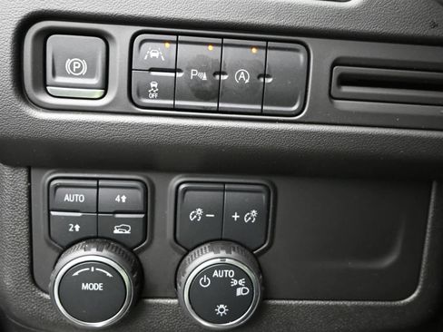 Used 2024 Chevrolet Suburban LT image 27