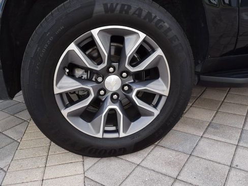 Used 2022 Chevrolet Suburban LT RWD image 85