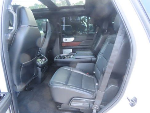 Used 2020 Lincoln Navigator Reserve w/ Equipment Group 208A Reserve AWD/4WD image 19