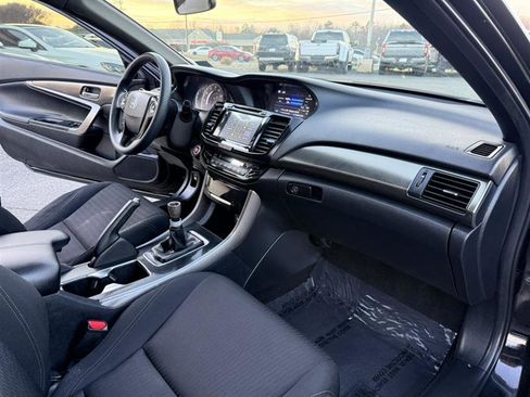 Used 2016 Honda Accord EX image 11
