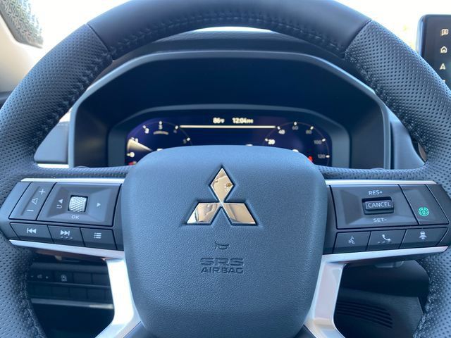 New 2026 Mitsubishi Outlander SE AWD/4WD image 14