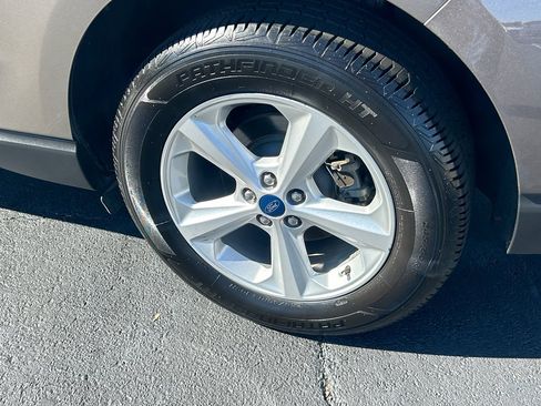 Used 2019 Ford Edge SE image 36