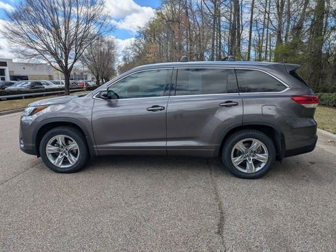 Used 2019 Toyota Highlander Limited image 2