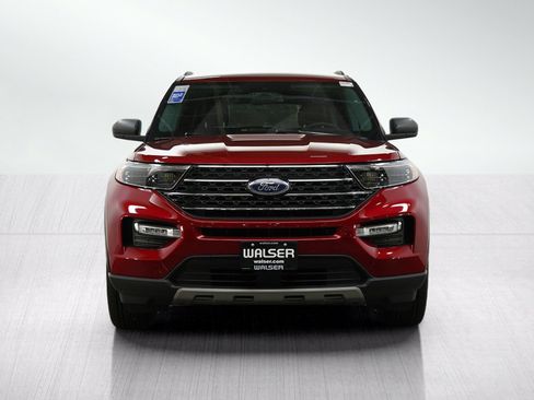 Used 2022 Ford Explorer XLT w/ Equipment Group 202A AWD/4WD image 8