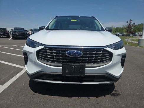 Used 2023 Ford Escape Active w/ Tech Pack #1 FWD image 3