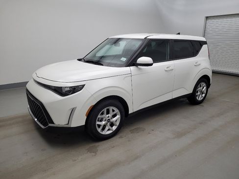 Used 2025 Kia Soul LX w/ LX Technology Package image 2