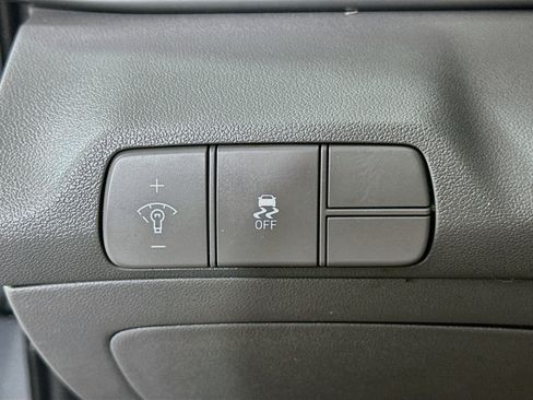 Used 2025 Hyundai Elantra Sport FWD image 17