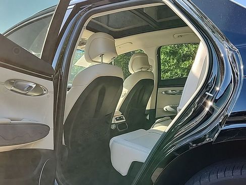 Used 2024 Genesis GV70 2.5T w/ Advanced Package AWD/4WD image 22