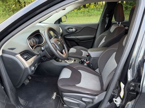 Used 2016 Jeep Cherokee Sport AWD/4WD image 15