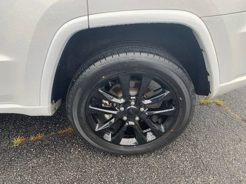 Used 2022 Jeep Grand Cherokee Laredo X AWD/4WD image 37