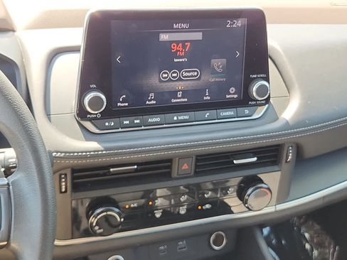 Used 2022 Nissan Rogue S image 13