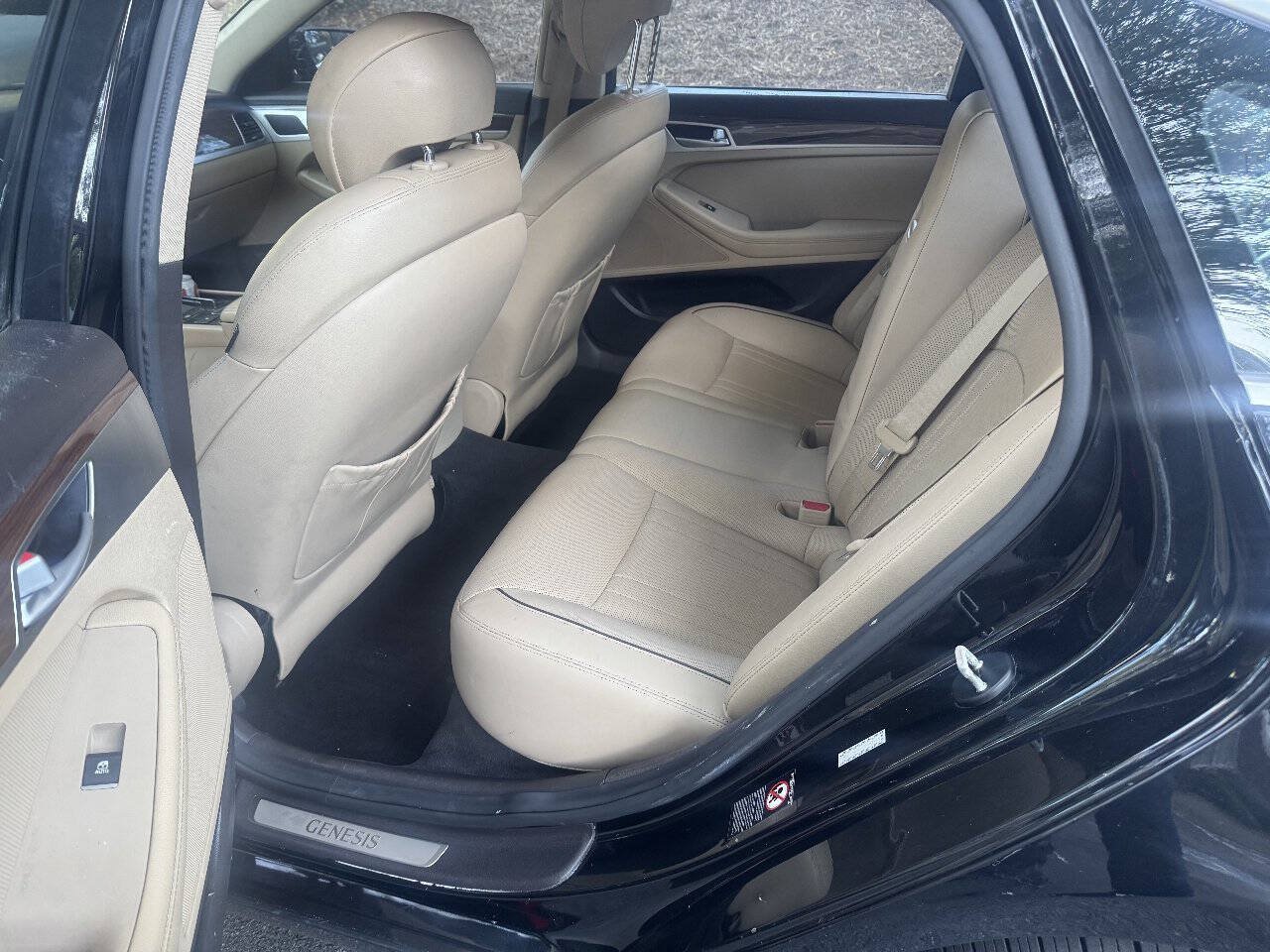 Used 2015 Hyundai Genesis 3.8 RWD image 16