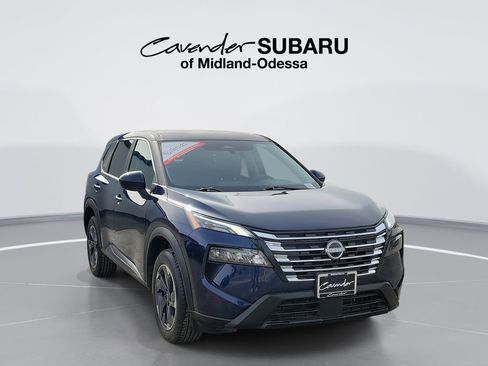 Used 2025 Nissan Rogue SV image 1