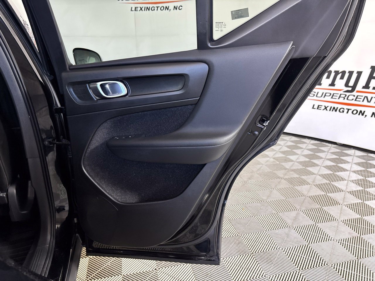 Used 2019 Volvo XC40 T5 Momentum AWD/4WD image 23