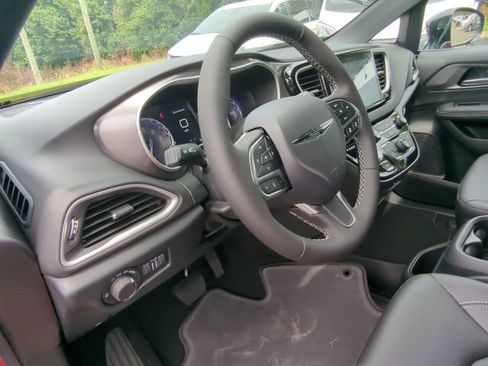 New 2026 Chrysler Voyager LX image 33