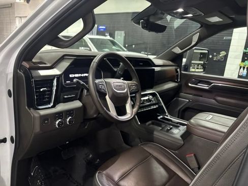 Used 2024 GMC Sierra 3500 Denali w/ Denali Reserve Package AWD/4WD image 11