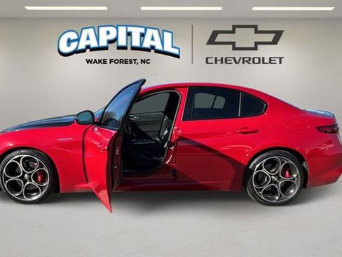 Used 2023 Alfa Romeo Giulia Veloce image 13