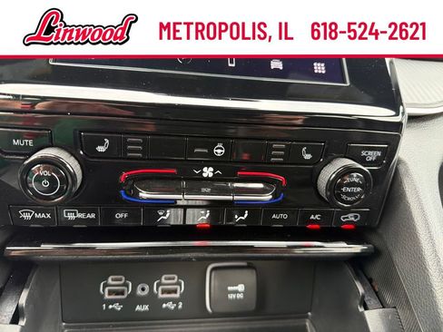 Used 2025 Jeep Grand Cherokee Altitude AWD/4WD image 25
