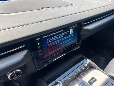 Certified 2025 Lincoln Navigator L Reserve AWD/4WD image 21
