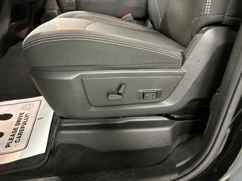 Used 2024 RAM 2500 Big Horn w/ Sport Appearance Package image 13