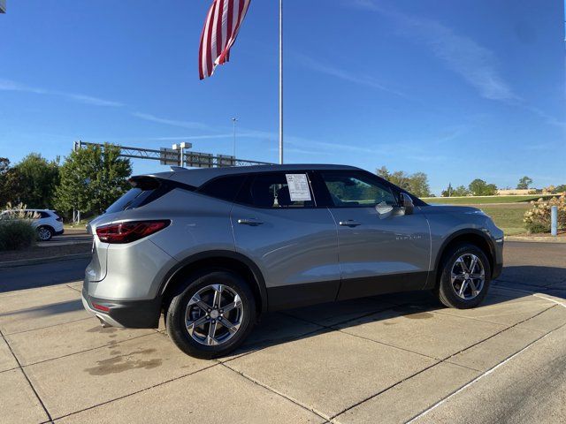 Used 2025 Chevrolet Blazer LT FWD image 12