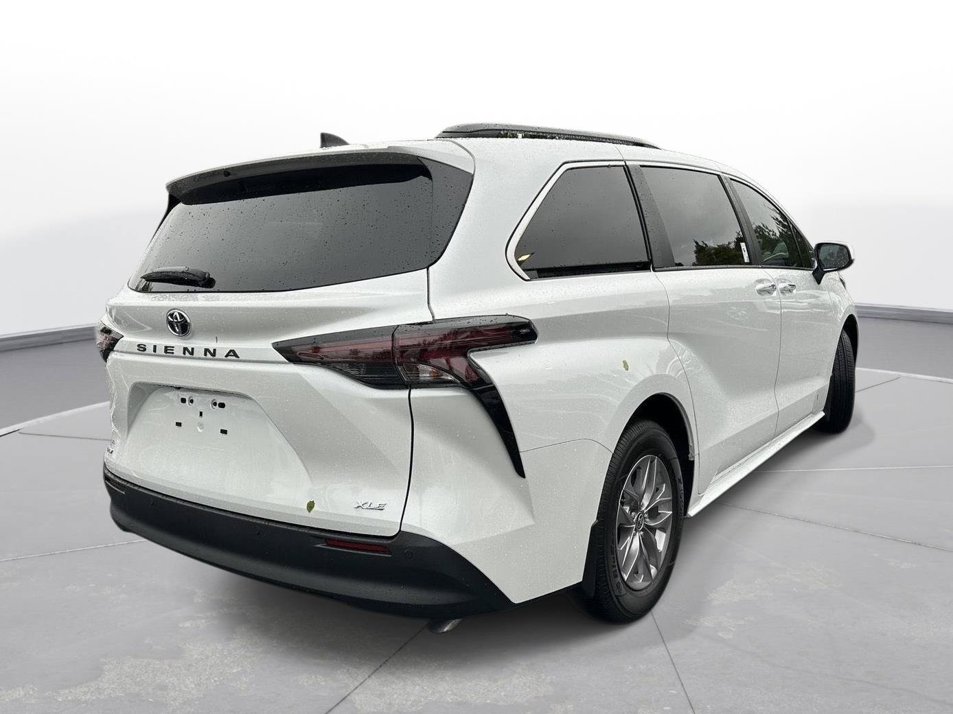 Used 2026 Toyota Sienna XLE FWD image 6
