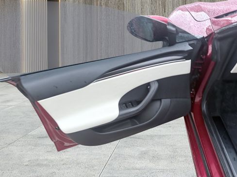 Used 2023 Tesla Model S Plaid image 27