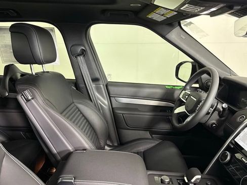 New 2026 Land Rover Discovery Limited Edition AWD/4WD image 30