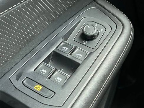 Used 2024 Volkswagen Atlas SEL Premium R-Line image 36