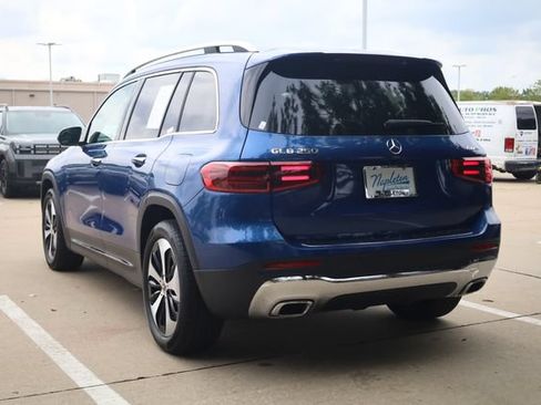 Used 2025 Mercedes-Benz GLB 250 4MATIC w/ Exclusive Package image 7