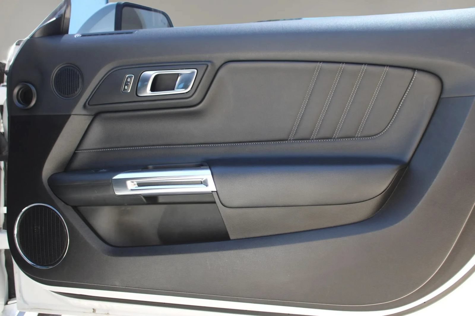 Used 2022 Ford Mustang Premium RWD image 13