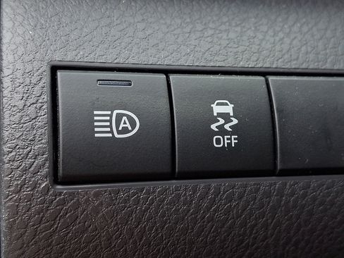 Used 2018 Toyota Camry FWD image 24