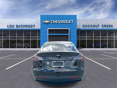 Used 2022 Tesla Model Y Long Range image 7