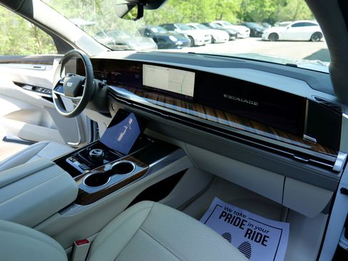 Used 2025 Cadillac Escalade Sport Platinum w/ LPO, Floor Liner Package image 33