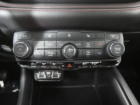 Used 2023 Dodge Durango GT image 30