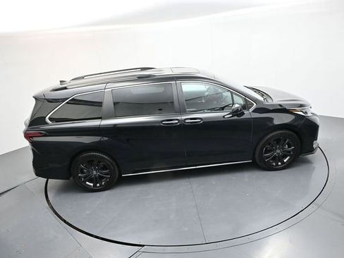 Used 2023 Toyota Sienna XSE image 41