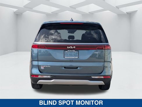 Used 2024 Kia Carnival EX FWD image 6
