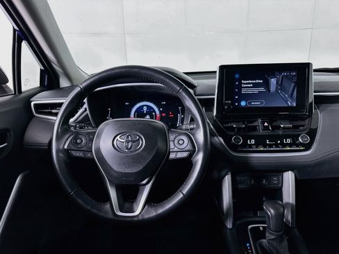 Used 2025 Toyota Corolla Cross XLE FWD image 17
