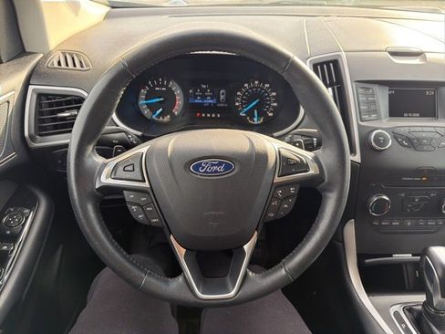 Used 2017 Ford Edge SEL image 18
