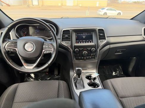 Used 2020 Jeep Grand Cherokee Laredo AWD/4WD image 30