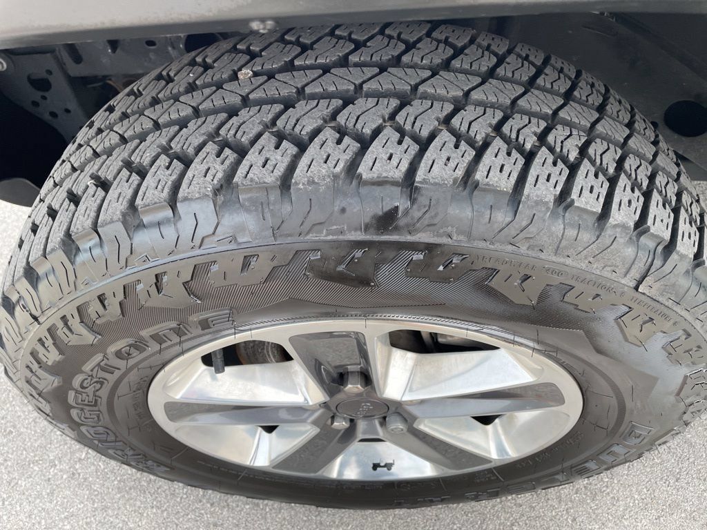 Used 2022 Jeep Wrangler Unlimited Sahara AWD/4WD image 25