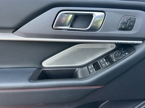 Certified 2025 Ford Explorer ST image 12